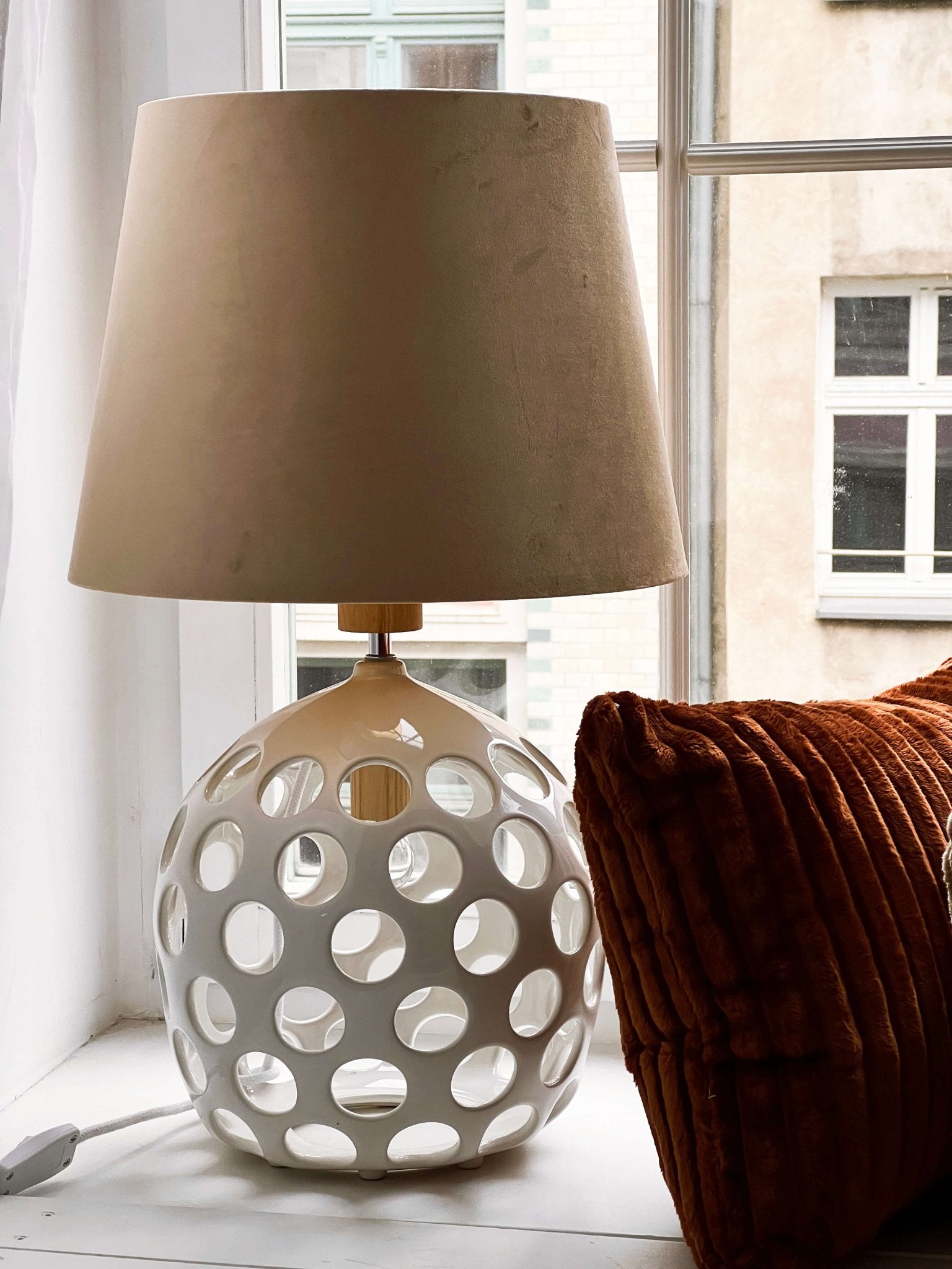 Lampa z abażurem - Orion Simple - projekcja światła