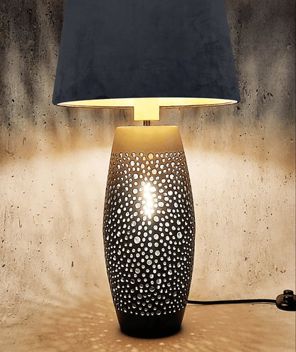 Lampa z abażurem - Coma Art - widok z boku