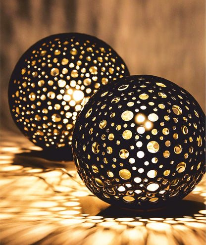 Lampa MOON Shadow z podstawą - w użyciu