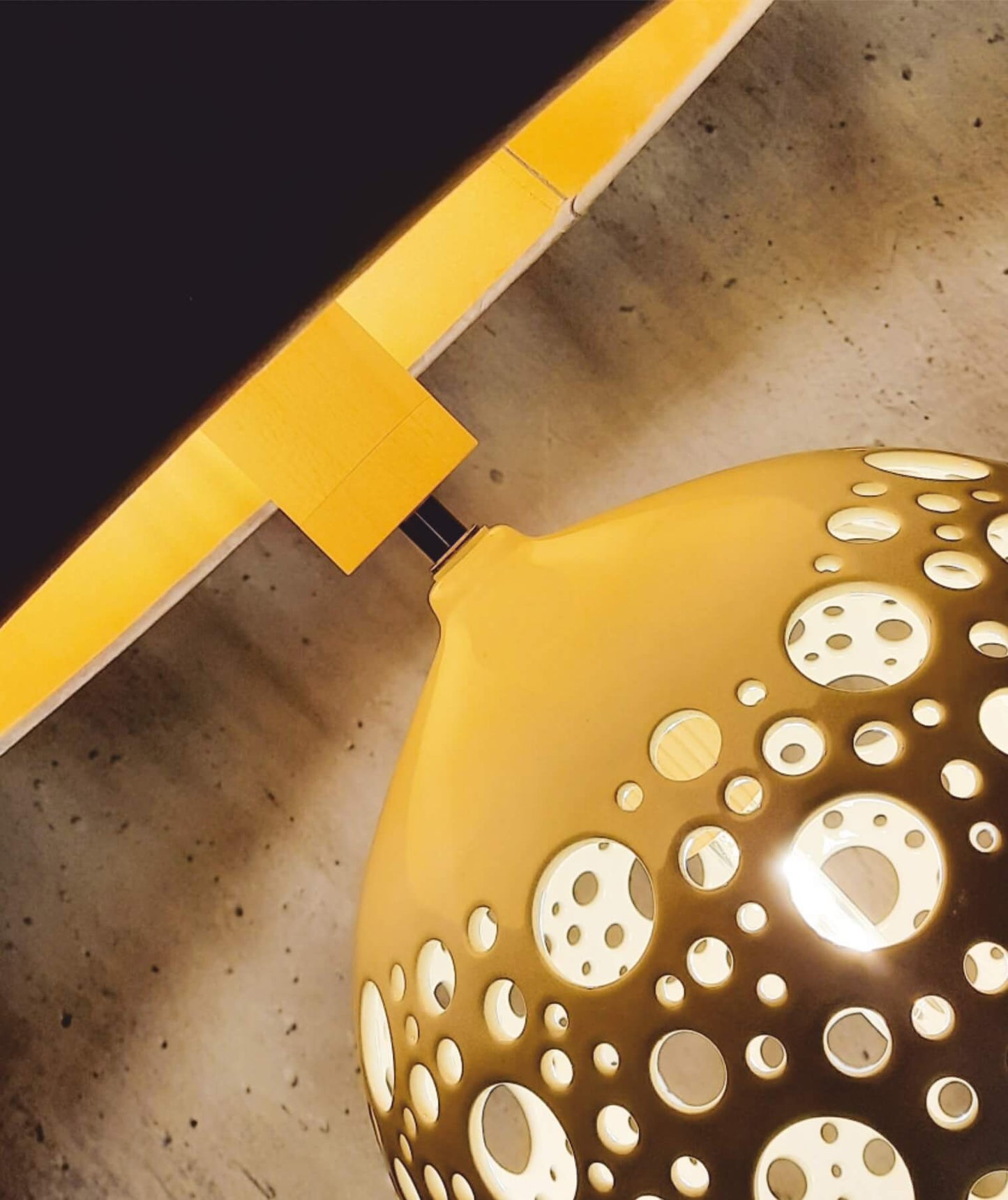 Lampa z abażurem - Orion Deco - w użyciu